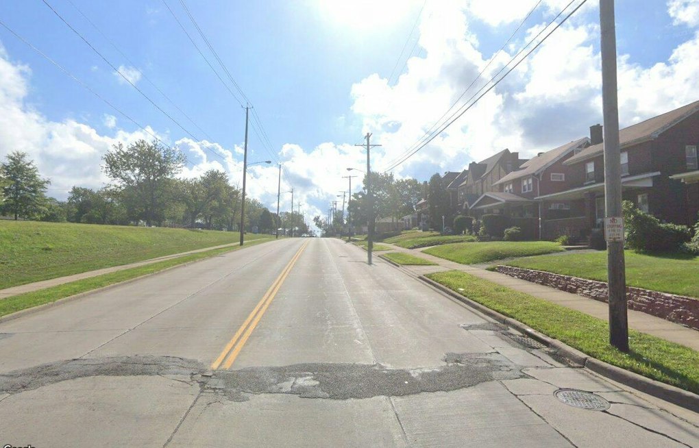 Cleveland Bus Driver Drops First-Grader Early, Stranger Finds Her Alone on Kinsman Road