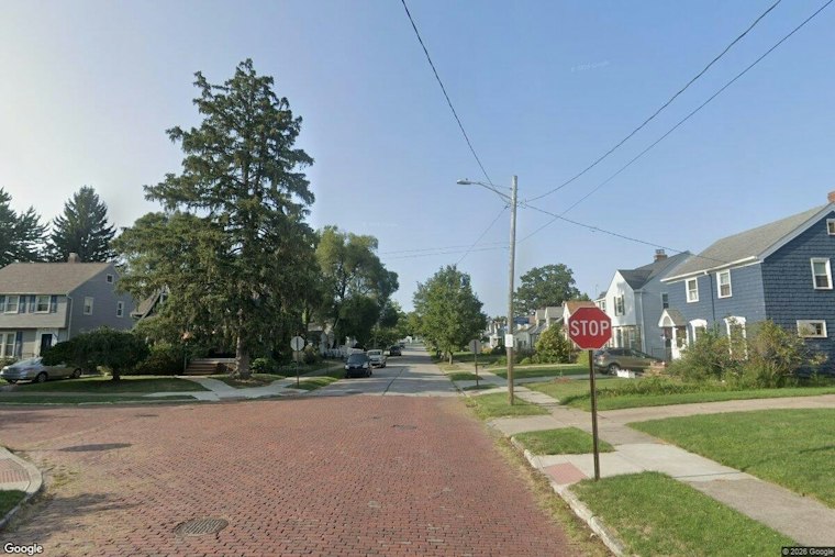 Cleveland Woman, 50, Left in Lynx EMS Ambulance Near West 150th Street