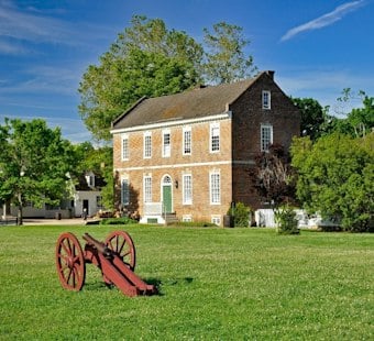 Colonial Williamsburg Re-Arms for Washington's Call This Weekend, Cannons and All