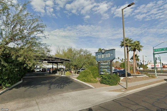 Cottonwood Bar Pours Cocktails and Books Alongside Sarah J. Maas Release