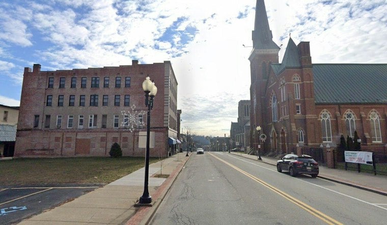 Crews Tear Down Greensburg's Royer's Building Brick by Brick After Decades Empty
