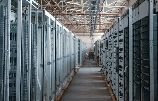 Dade City Moves Toward Yearlong Pause on Data Centers Over Water Fears