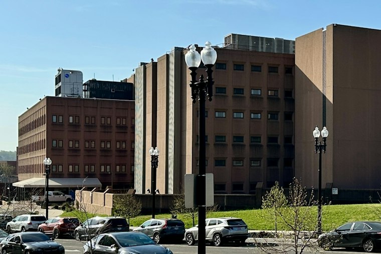 DC Jail Inmates Say They Found Dead Mouse, Bugs in Their Meals