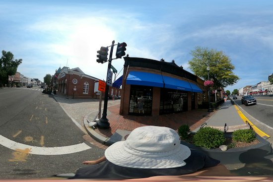 DC Police Hunt Three Suspects in Georgetown Store Theft on M Street