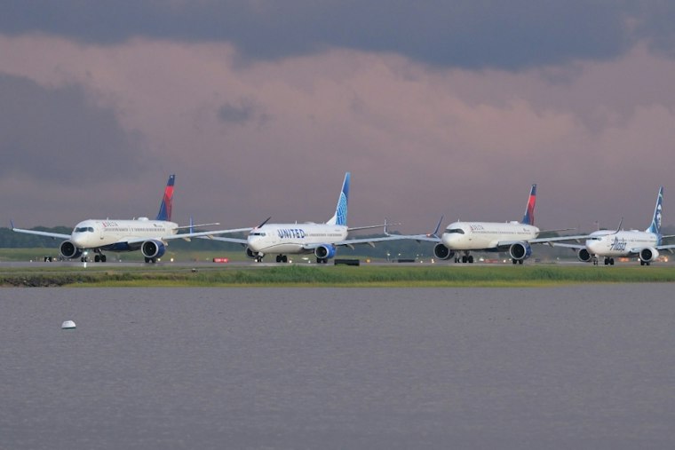 Delta Flight From San Juan Strands Boston Passengers in Bermuda for Hours