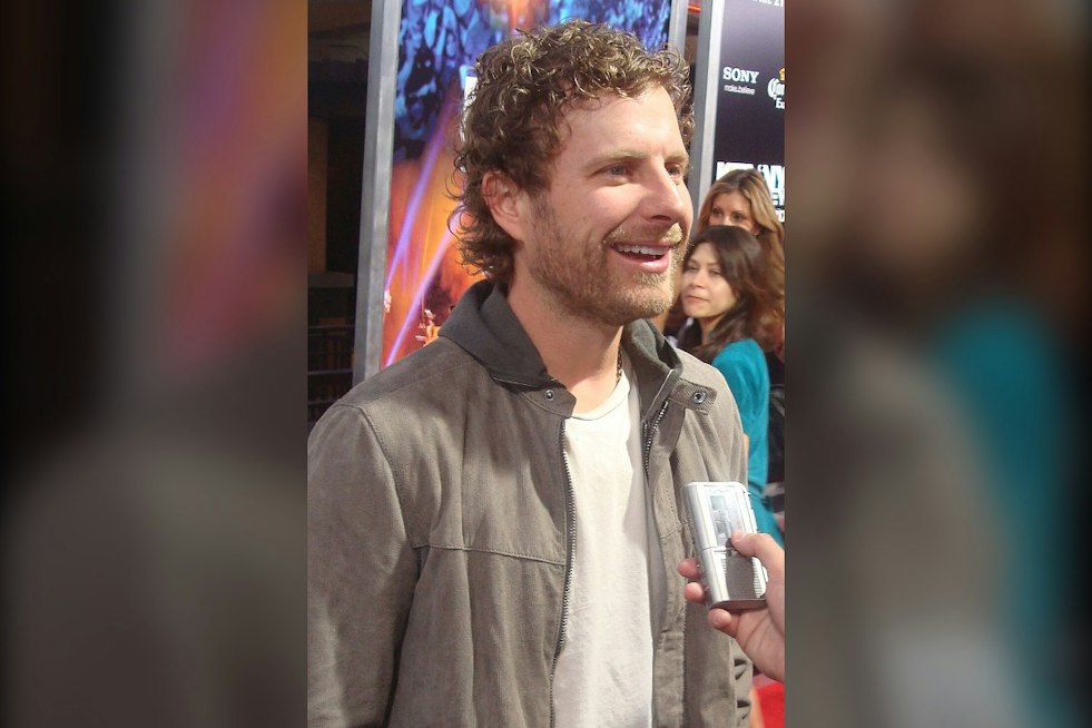 Dierks Bentley Appears at Dublin Bar