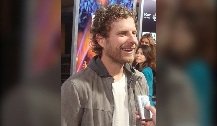 Dierks Bentley Appears at Dublin Bar