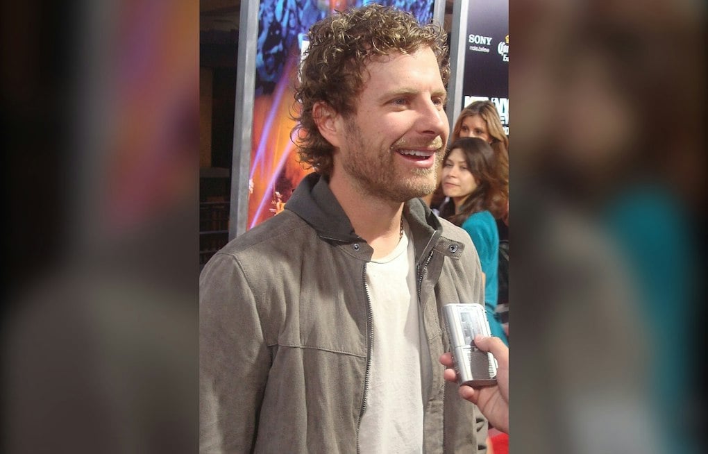 Dierks Bentley Appears at Dublin Bar