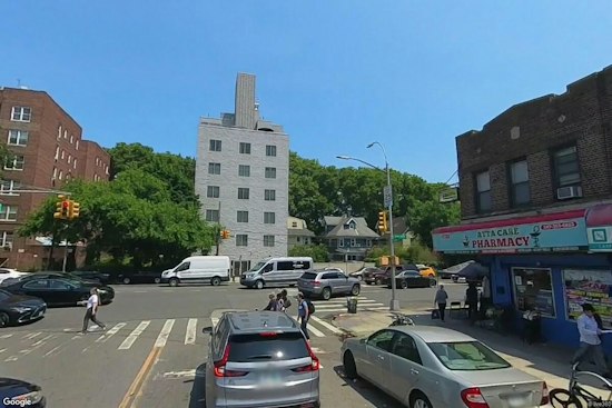 Ditmas Avenue Residents Detain Man Accused of Exposing Himself to Girl, Offering $50K