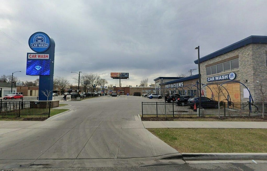 El Car Wash Grabs Four Sparkle Sites, Eyes 50 Spots Across Chicagoland