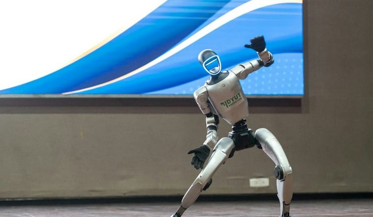 El Paso Nearshoring Summit Showcases Humanoid Robot Ali for 250 Manufacturers