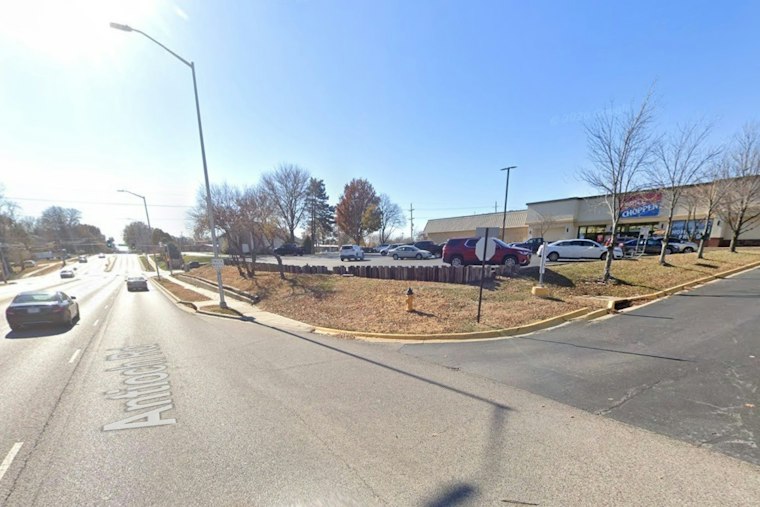 Elderly Drivers Crash Into Overland Park Price Chopper, Walk Away Unhurt