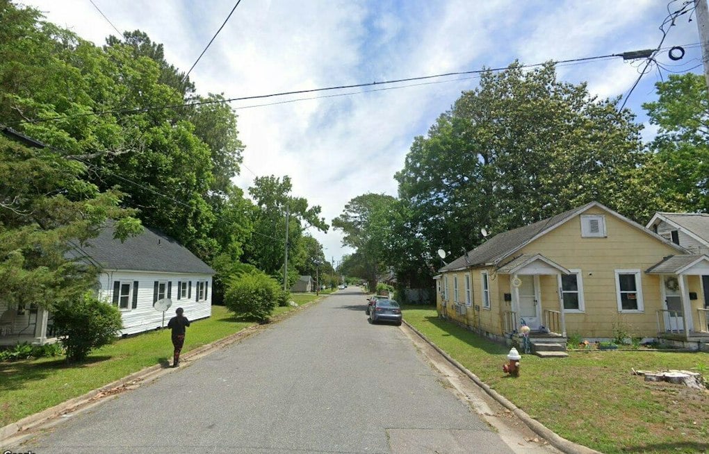 Elizabeth City Police Hunt Suspect After Shots Fired Into Occupied Home on Laurel Ave