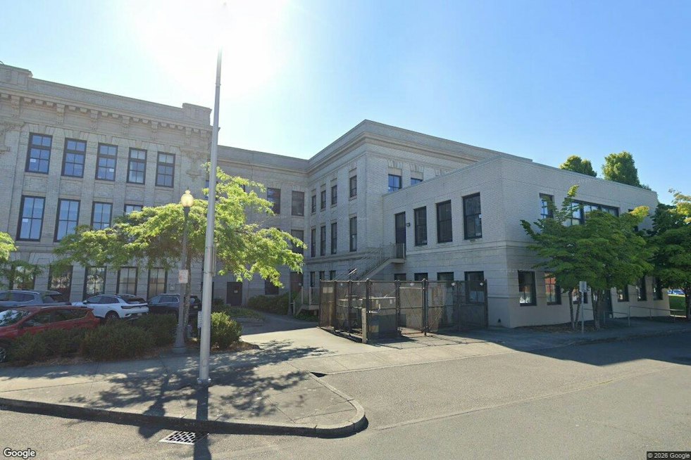 Everett Expands No Sit No Lie Zones Near High School, Library