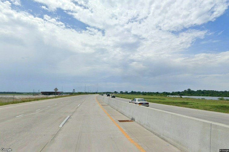 Fairview Heights Man, 40, Dies After SUV Overturns On US-67 In West Alton