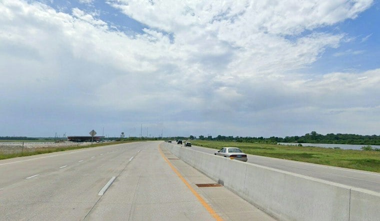 Fairview Heights Man, 40, Dies After SUV Overturns On US-67 In West Alton