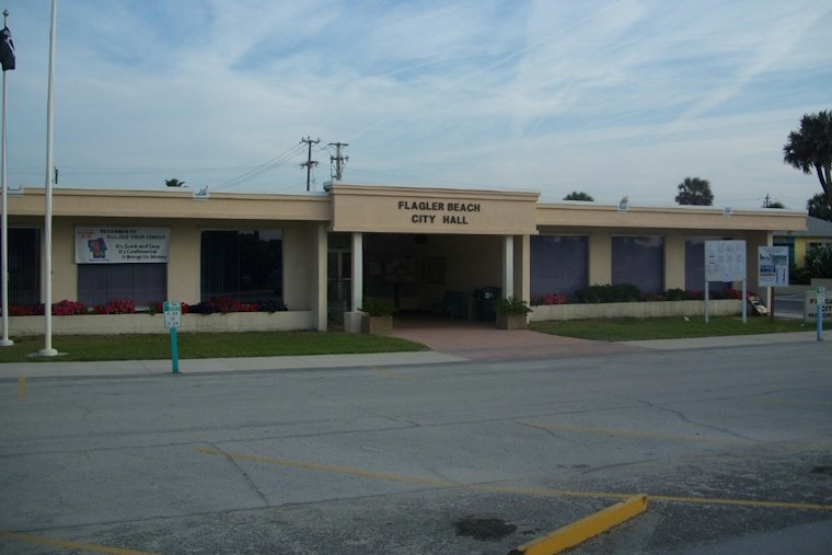Flagler Beach Weighs Crackdown on Box Trucks, Buses Parked on Home Streets
