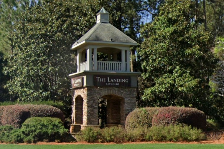 Flames Engulf Reynolds Landing Clubhouse Near Lake Oconee, Crews Rush In