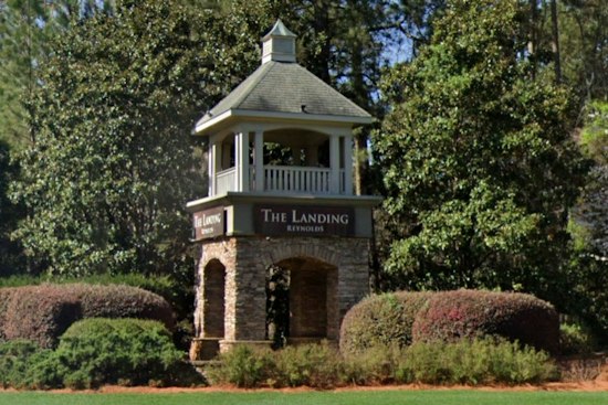 Flames Engulf Reynolds Landing Clubhouse Near Lake Oconee, Crews Rush In