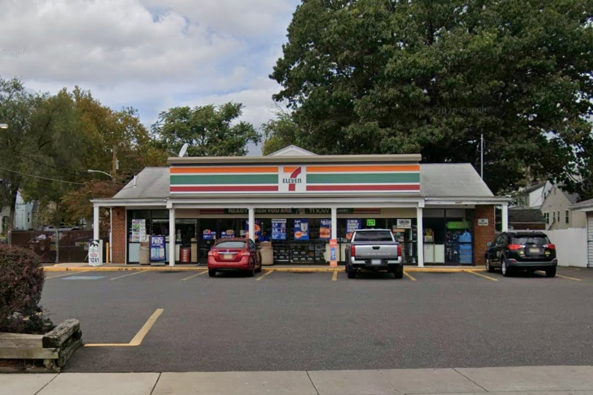 hoodline.com - Michael Taylor - Pennsauken NJ 7-Eleven Fire: Crews Battle Flames Monday