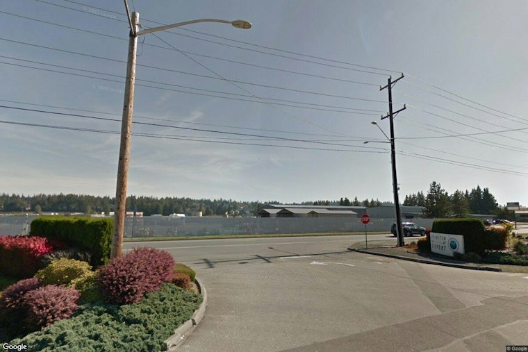 Floatplane Forced Down on Lake Ki Near Arlington, Boater Tows Aircraft to Shore; Pilot Unhurt