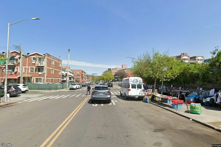 Man Stabbed in Abdomen, Robbed of Cellphone Near 37 Avenue