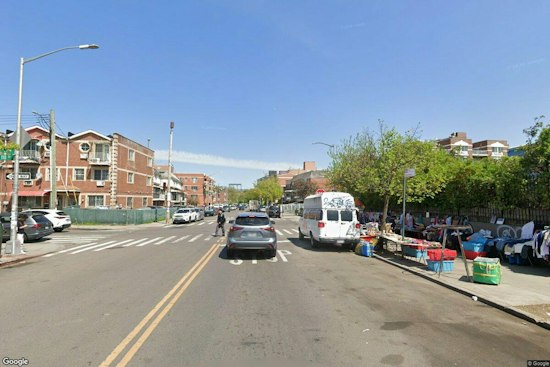 Man Stabbed in Abdomen, Robbed of Cellphone Near 37 Avenue