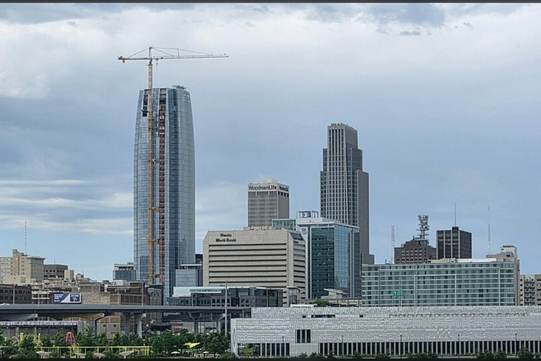 Sunshine Leads Omaha Into Warm, Windy Weekend