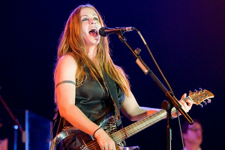 Fontainebleau Las Vegas Books Alanis Morissette, Train for New Year's Weekend