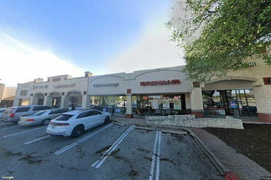 Former Party City Employees Turn Round Rock Storefront Into Balloon Empire