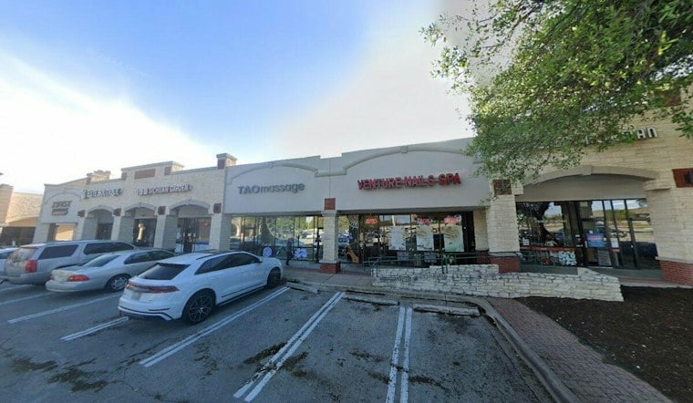 Former Party City Employees Turn Round Rock Storefront Into Balloon Empire