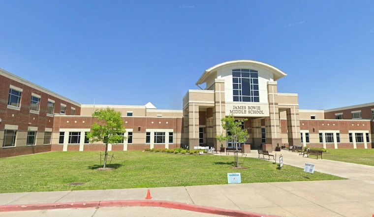 Fort Bend ISD Apologizes After Guards Oust Poll Workers at James Bowie Middle