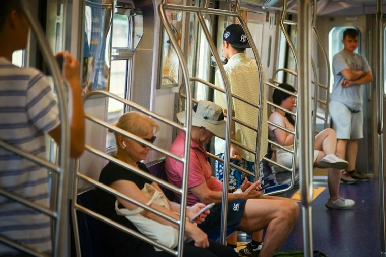 Four Suspects Mace and Rob Rider on Bronx 4 Train, Flee at 167th Street