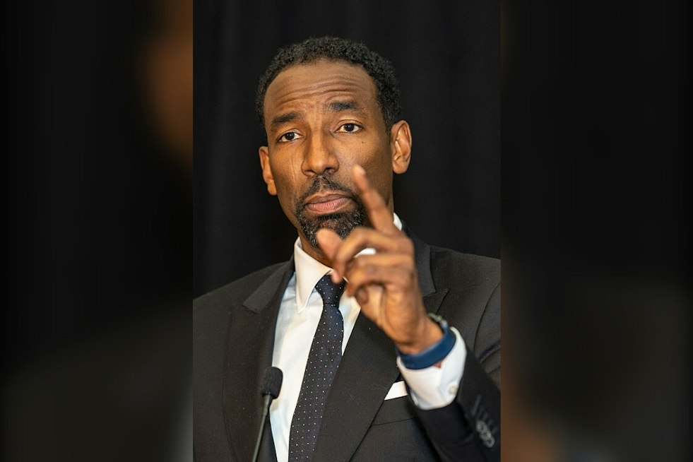 Georgia Early Voting Shatters Records as Dickens, Will Packer Hit the Trail