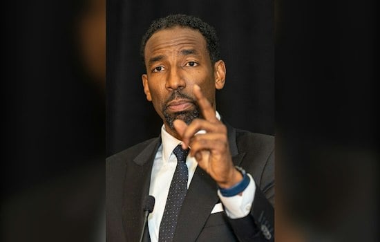 Georgia Early Voting Shatters Records as Dickens, Will Packer Hit the Trail