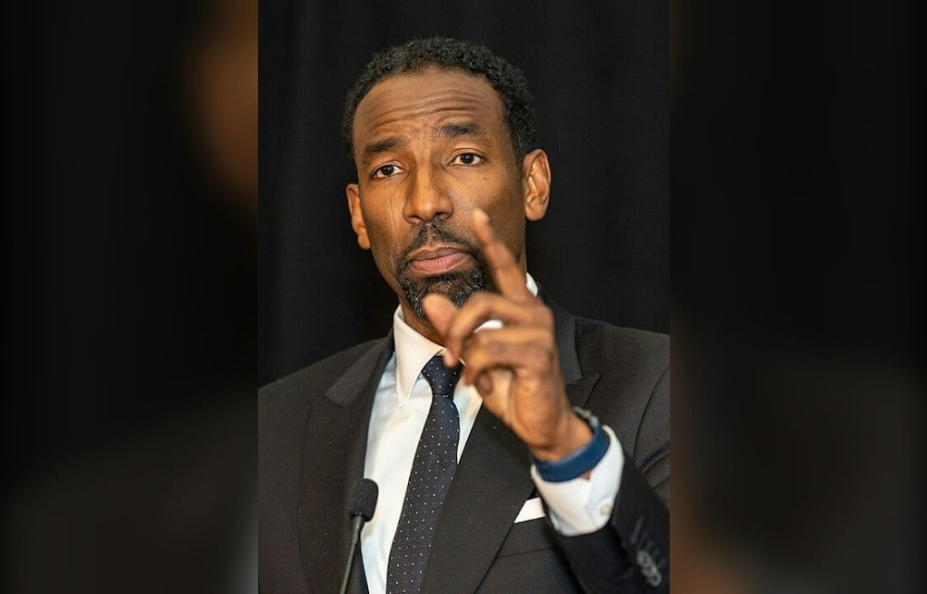Georgia Early Voting Shatters Records as Dickens, Will Packer Hit the Trail