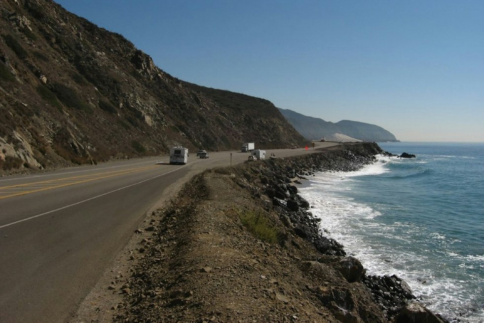 Giant Crack Opens Beneath PCH Near Laguna Beach, Caltrans Shuts Lane
