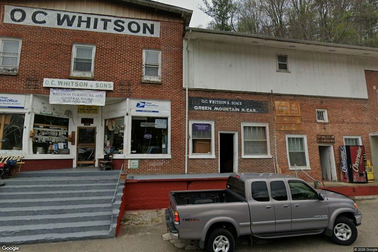 Green Mountain Couple Marries at Rebuilt Flood-Wrecked Store, Two Years After Helene