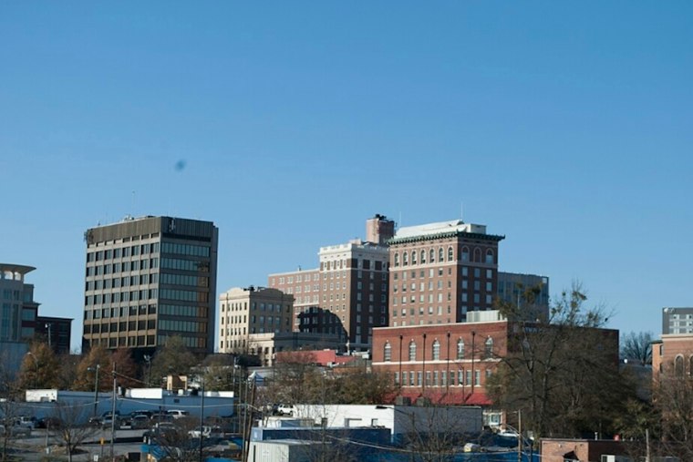 Greenville Soaks Up Sunny 70s Before Soggy Sunday Crashes Weekend
