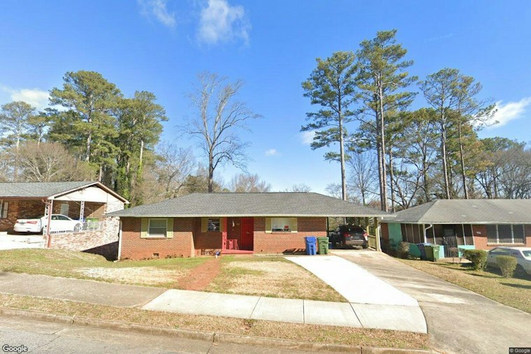 Gunman Robs Fallen Dirt Bike Rider in SE Atlanta, Police Say
