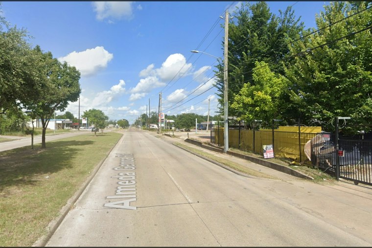 Gunshot Victim Walks Into Pearland Hospital After Monarch Road Shooting, One Detained