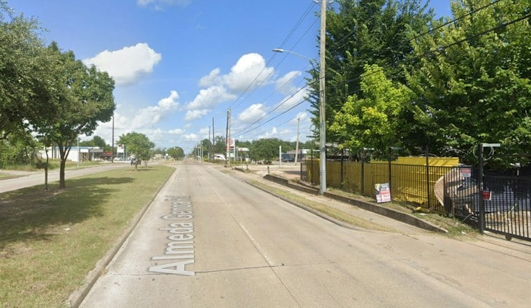 Gunshot Victim Walks Into Pearland Hospital After Monarch Road Shooting, One Detained