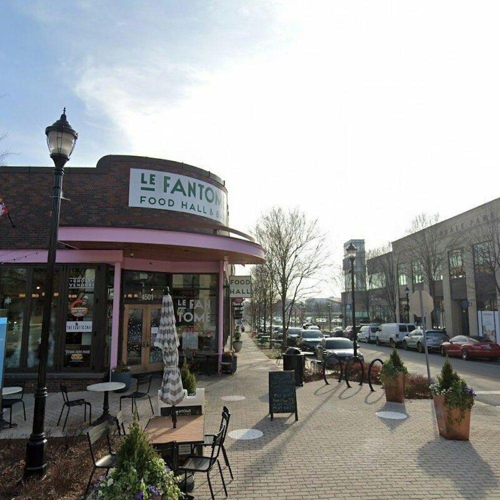 Halal Smash Burgers Land in Georgetown Where Beloved Dinette Once Ruled
