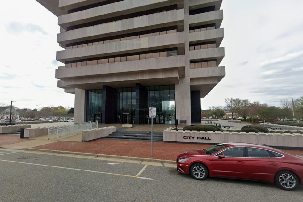 Hampton Weighs $240 Towing Fee Compromise as Council Votes Wednesday