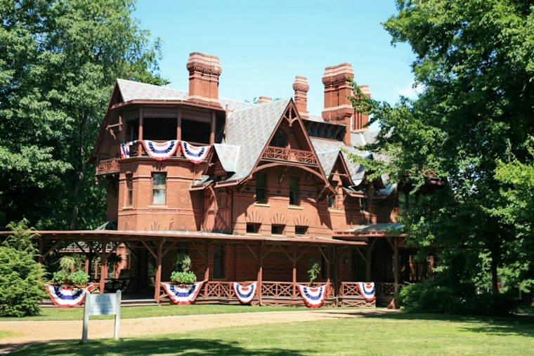 Hartford's Mark Twain House Hands Lydia Millet $25,000 Prize, Then Tackles AI