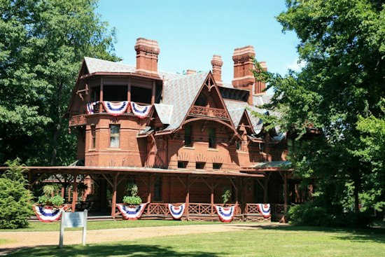 Hartford's Mark Twain House Hands Lydia Millet $25,000 Prize, Then Tackles AI