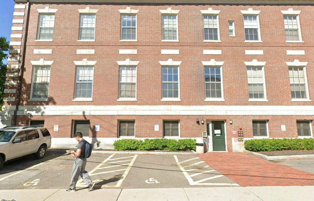 Harvard Dining Workers Vote 89% to Strike as Endowment Tops $68 Billion