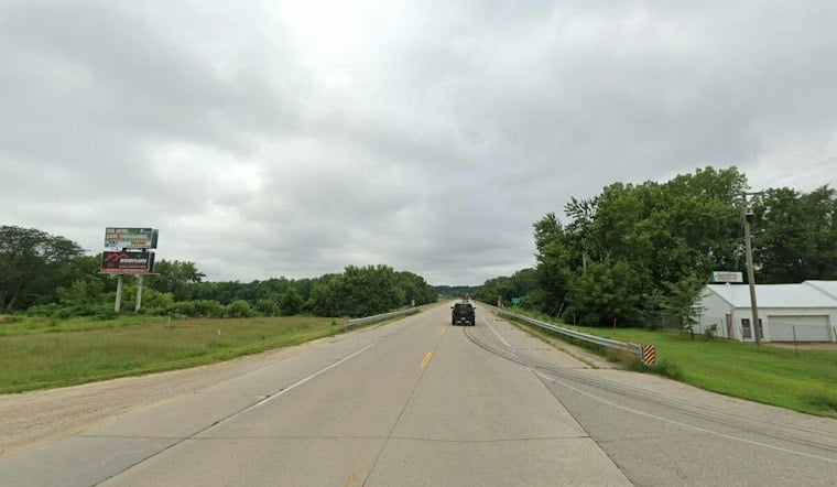 Head-On Crash Shuts Down Highway 1 in Linn County, Injures Dyersville Couple