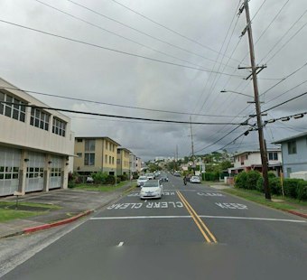 Helmetless Moped Rider, 62, Critically Hurt in Liliha Crash Near Bakery