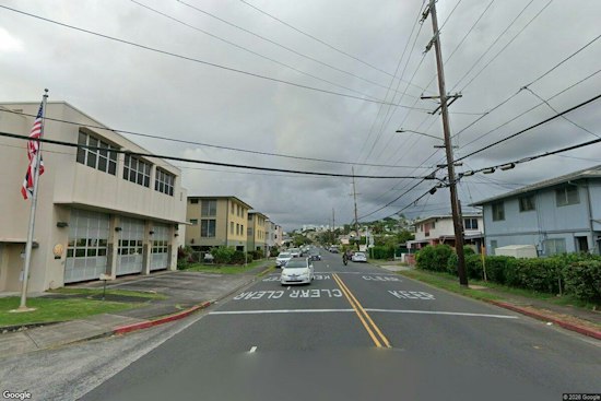 Helmetless Moped Rider, 62, Critically Hurt in Liliha Crash Near Bakery